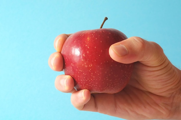 manzana en la mano