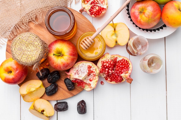 Manzana y miel, comida tradicional de Año Nuevo judío - Rosh Hashaná.