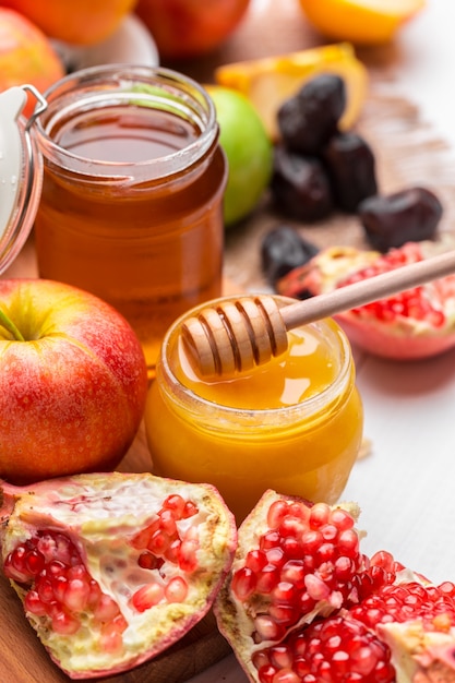 Manzana y miel, comida tradicional del Año Nuevo judío, Rosh Hashana.