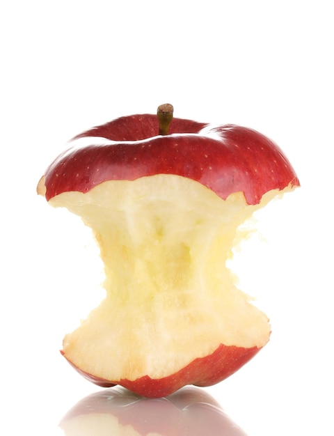 Manzana mordida roja aislada en blanco