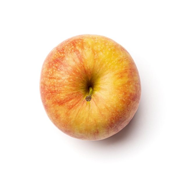 Manzana naranja madura aislada sobre fondo blanco