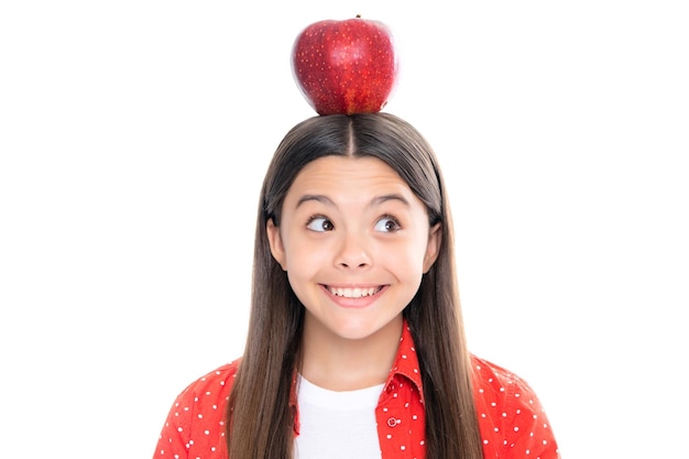 Manzana roja grande fresca Chica adolescente mantenga manzanas sobre fondo blanco de estudio aislado Nutrición infantil Retrato de niña adolescente sonriente feliz