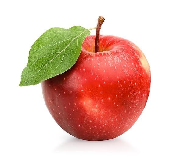 Una manzana roja con una hoja sobre un fondo blanco aislado