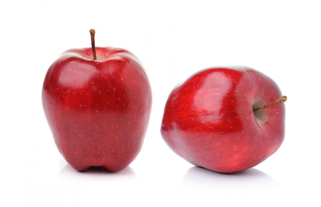 Manzana roja madura en el espacio en blanco