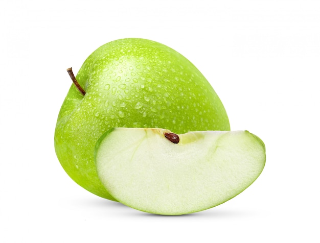 Manzana verde fresca aislada con gota de agua