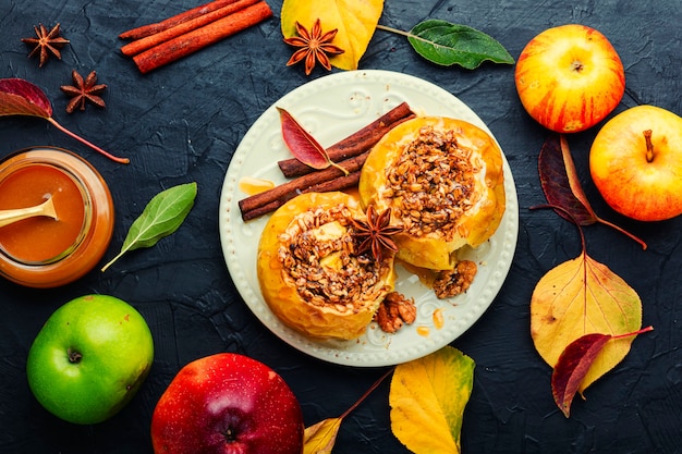 Manzanas al horno con helado y avena, dulces