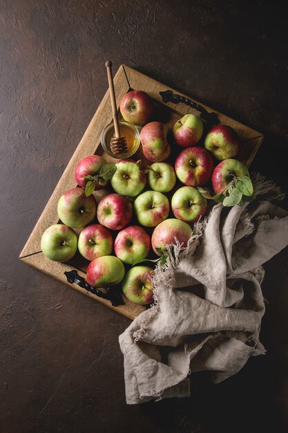 Manzanas maduras de jardinería