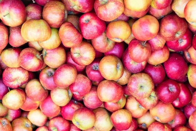 manzanas en el mercado