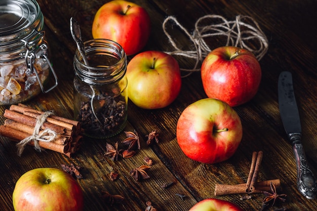 Manzanas Rojas con Clavo Canela y Anís Estrella