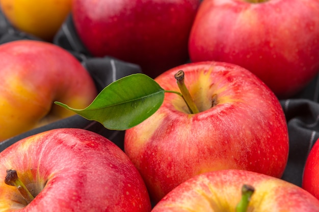 Manzanas rojas frescas