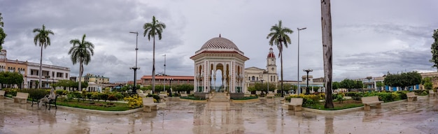 manzanillo granma stadtpark in kuba, emblematischer kreisverkehr, einzigartig in der welt