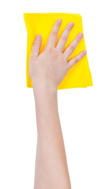 Mão com pano de lavagem amarelo isolado em branco