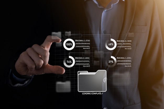 Mão de desenvolvedor de negócios usando estrutura de placa em computador moderno virtual mostrando inovação Desenvolvimento de software ágil ferramenta de gerenciamento de projeto lean conceito de mudanças rápidasDocument Management System DMS