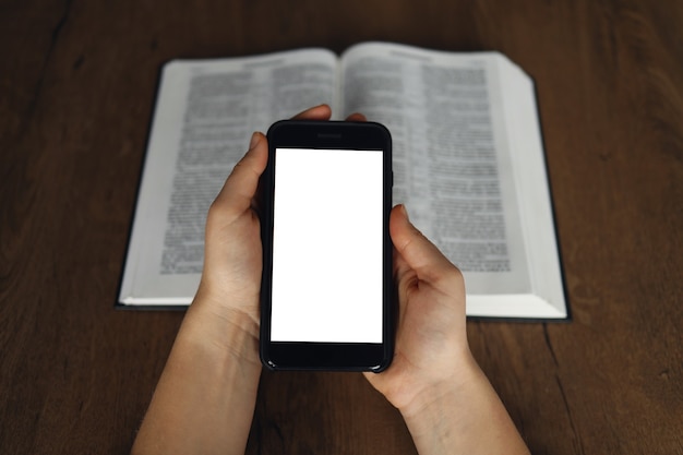 La Biblia y El Celular