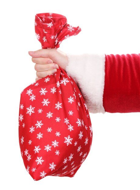Mão de Papai Noel segurando uma sacola de presentes isolada