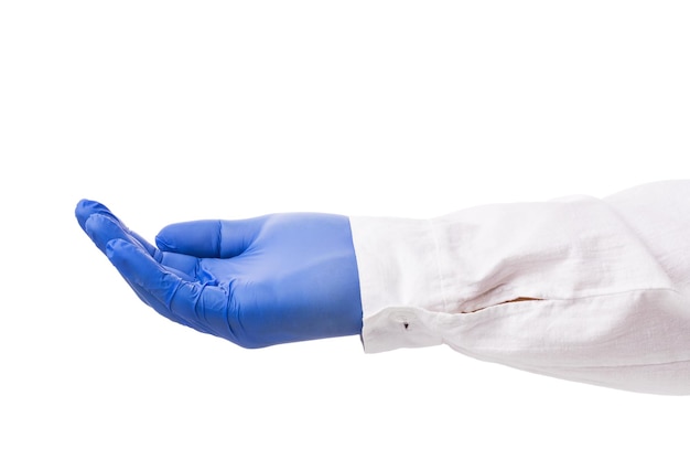 Foto mão estendida do médico em luvas isoladas no fundo branco, modelo para designers