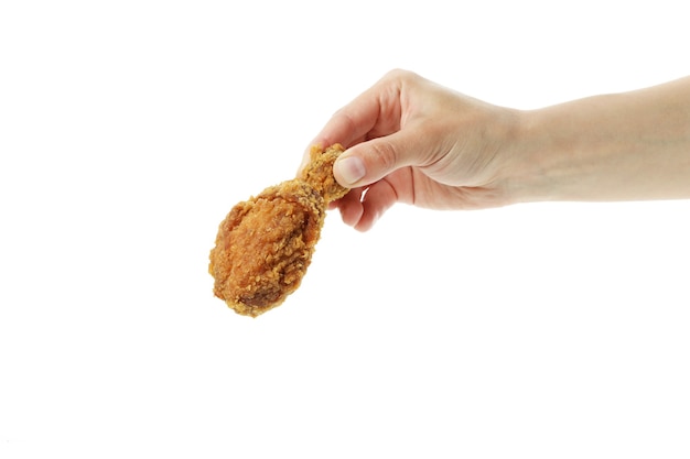 Mão feminina segurando frango frito, isolado no fundo branco
