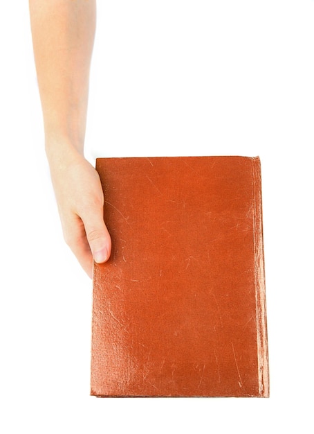 Mão feminina segurando o livro isolado no branco