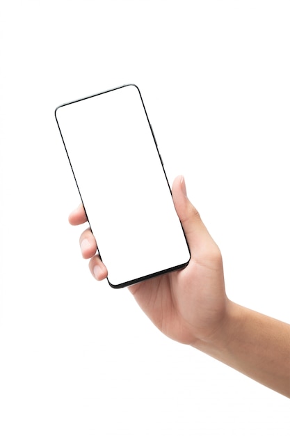 Mão masculina que mantém o smartphone preto com a tela em branco isolada no fundo branco com trajeto de grampeamento.