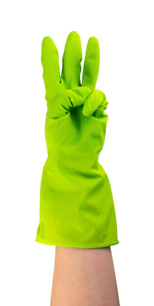 Mão na luva protetora de borracha verde isolada. Mão enluvada levantada com três dedos