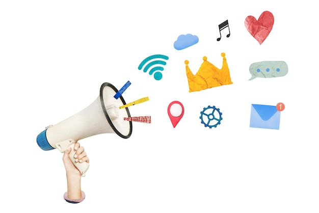Mão segurando megafone adesivo png colagem criativa em fundo transparente