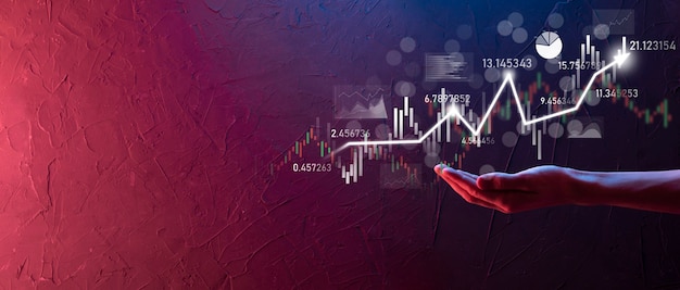 Mão segure dados de vendas e gráfico de gráfico de crescimento econômico. planejamento e estratégia de negócios. analisando a negociação de câmbio. financeiro e bancário. marketing digital de tecnologia. lucro e plano de crescimento.