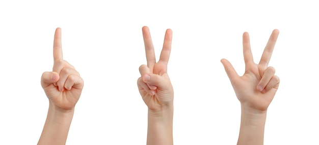 Mãos isoladas de crianças representando contagens de um a três com dedos estendidos encorajando