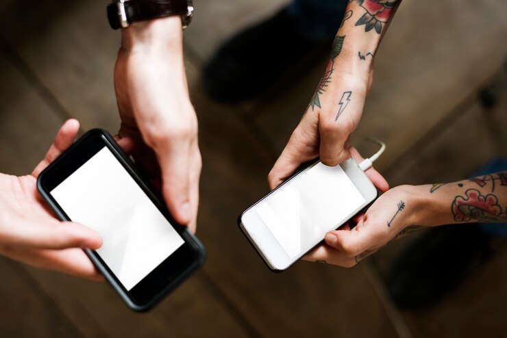 Foto mãos, par, usando, móvel, telefones