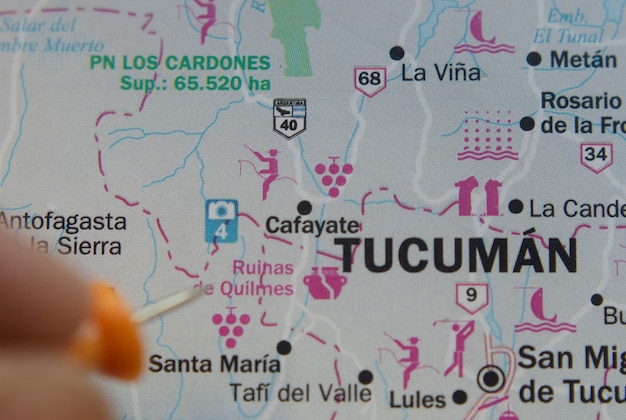 Foto mapa da cidade de cafayate de tucuman na república da argentina marcado com conceito de viagem pin