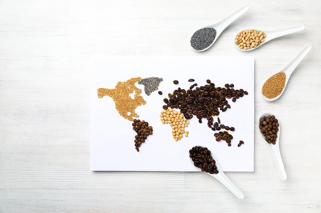 Mapa do mundo feito de diferentes ingredientes culinários