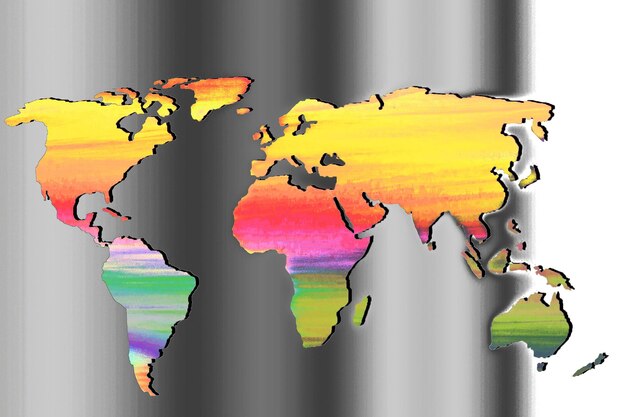 Foto mapa mundial aproximadamente esboçado com céu e nuvens preenchendo