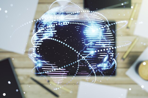 Mapa del mundo digital gráfico abstracto con conexiones y tableta digital moderna en escritorio en concepto de globalización de vista superior de fondo Multiexposición