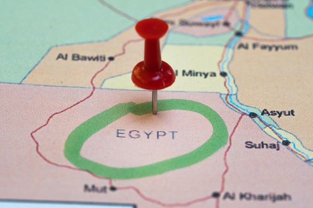 mapa con un pin en lugares de destino de Egipto para visitar este año