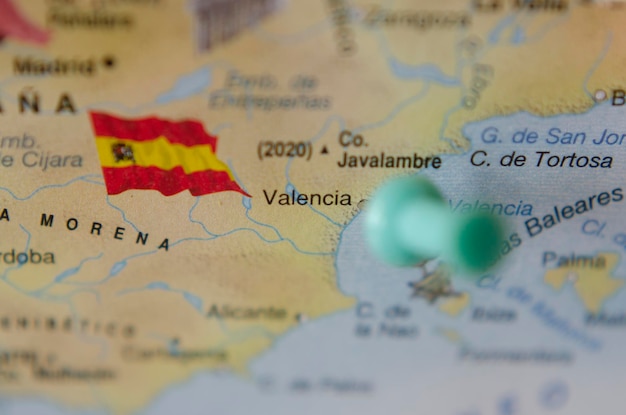 mapa de Valencia en España en concepto de viaje con un alfiler que marca la ciudad