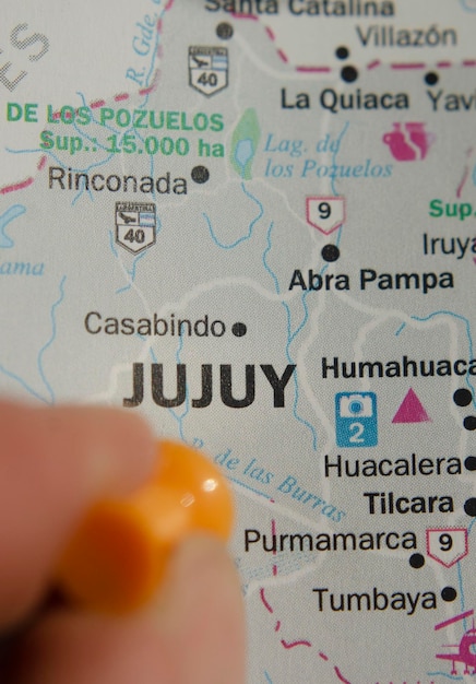 mapa vertical de la provincia de Jujuy como un concepto de viaje marcado con un alfiler