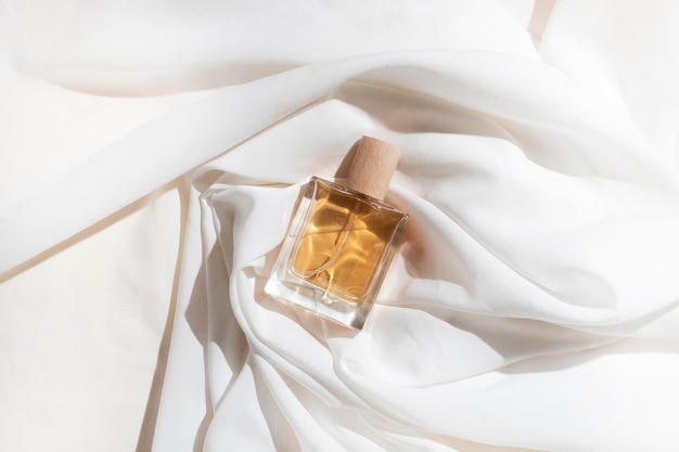Maqueta de botella para el cuidado de la piel tubo cosmético de maquillaje de belleza perfume facial fragancia marca aromática flor de olor