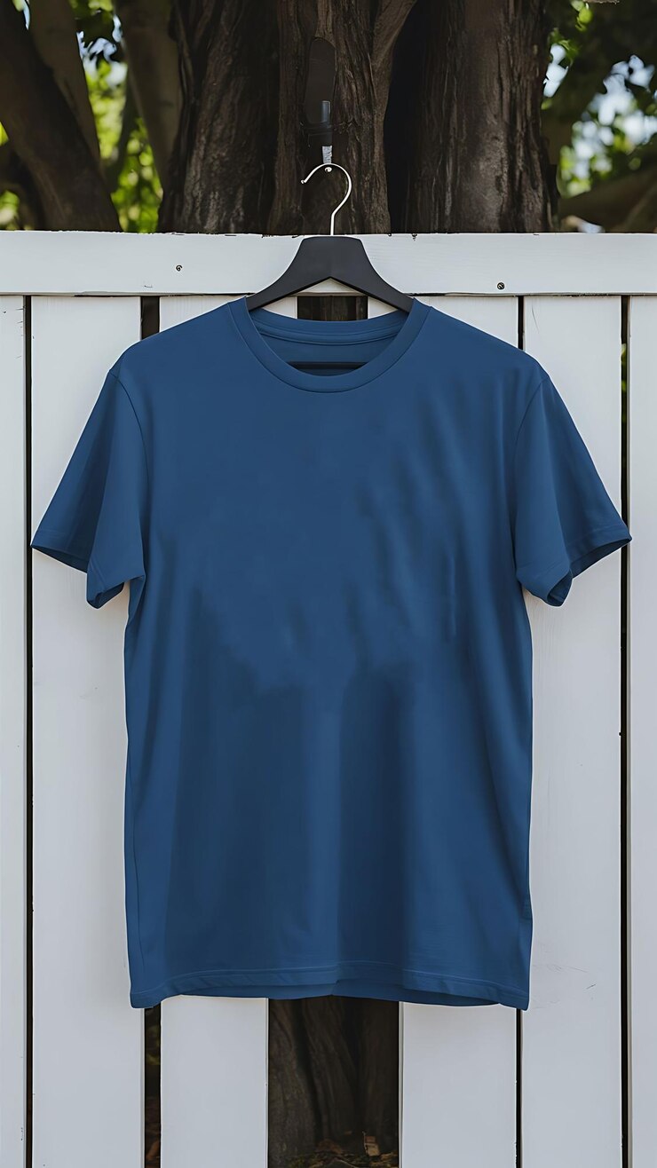 Maqueta de camiseta azul premium de alta calidad plantilla de tee en blanco para marca y diseño