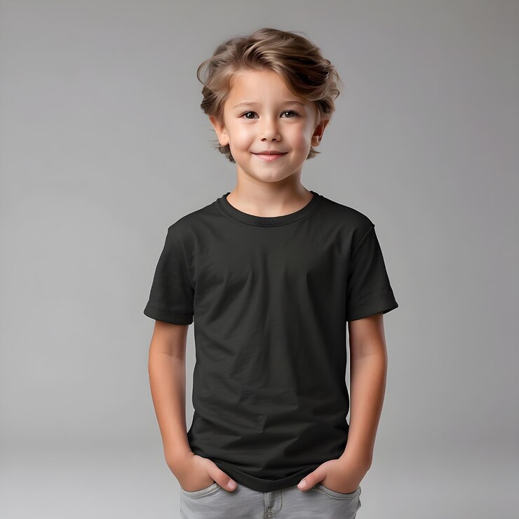 Maqueta de camiseta negra con media manga y cuello redondo para niños