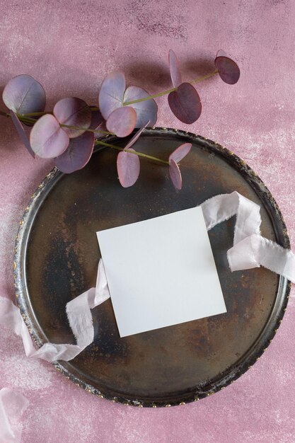 maqueta de invitación de hoja de papel en blanco blanco tarjeta de visita o maqueta de carta