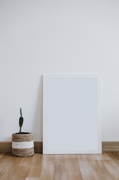 Foto maqueta de lienzo blanco en blanco en una pared blanca interior de estilo moderno con plantilla de arte de póster