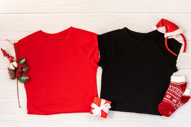 Maqueta de navidad de camiseta roja y negra
