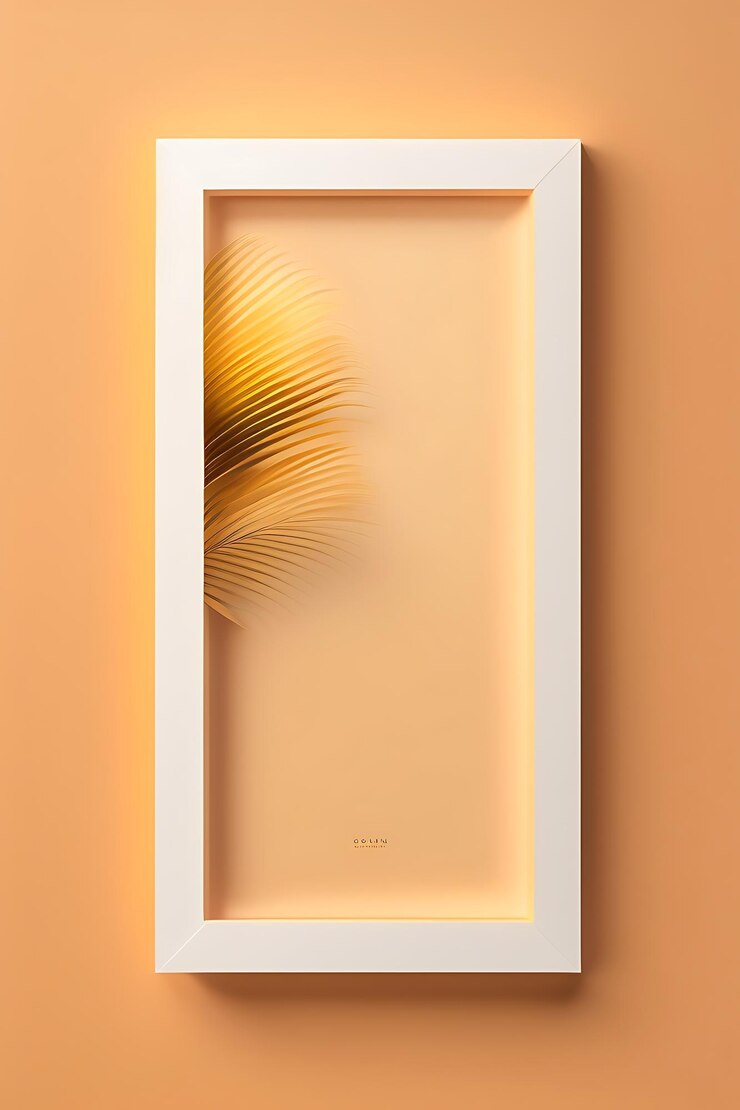 Foto maqueta de tarjeta de invitación con hojas de palma doradas en marco blanco sobre fondo beige pastel