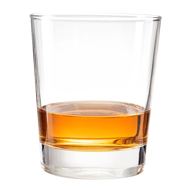 Maqueta de whisky en un png de vidrio
