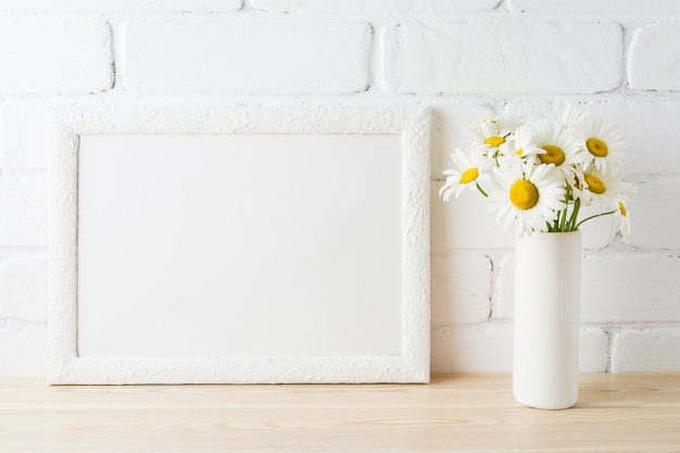 Maquete de quadro de paisagem branca com flor da Margarida em vaso com estilo