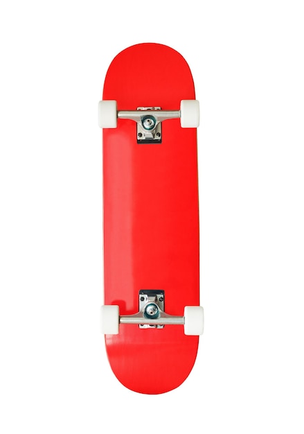 Maquete de skate vermelho isolado no fundo branco