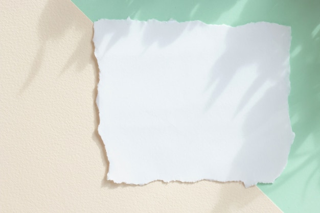Foto maquete de um cartão de papel branco em fundo pastel