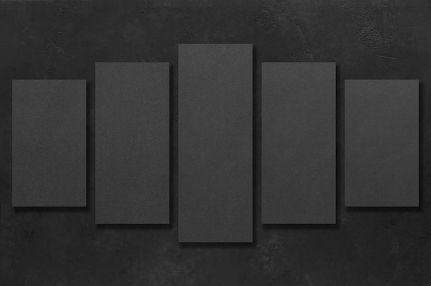 Maquetes retangulares pretas sobre fundo de concreto escuro elementos de design ou portfólio