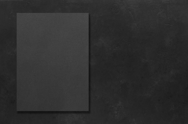 Maquetes retangulares pretas sobre um fundo escuro de concreto. Elementos de design ou portfólio. Copie o espaço.