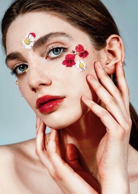 Maquiagem com flores coleção de aparência de moda estética suave