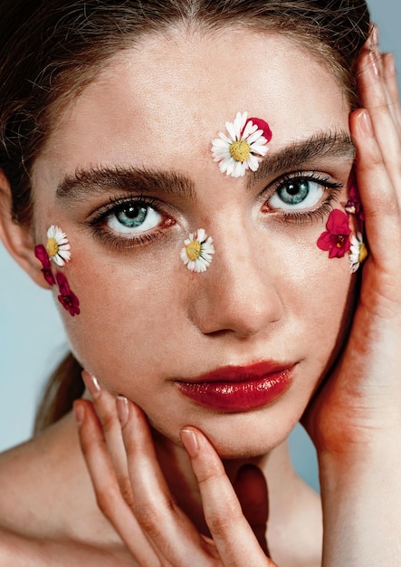 Maquiagem com flores coleção de aparência de moda estética suave